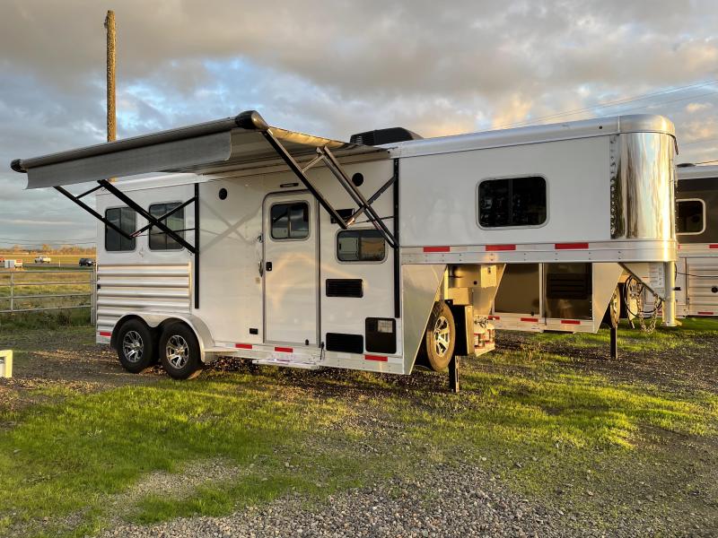 2022 Exiss Escape 7206A 2 Horse Living Quarter - Hydraulic Jack - 6'6'' Shortwall - Easy Care Floor - Foldable Rear Tack - Counter Top Extension - Pass thru Door - Aluminum Air Flow Padded Dividers - Drop Down Windows & Bars - Jackknife Sofa 2022 Exiss Escape 7206A 2 Horse Living Quarter - Hydraulic Jack - 6'6'' Shortwall - Easy Care Floor - Foldable Rear Tack - Counter Top Extension - Pass thru Door - Aluminum Air Flow Padded Dividers - Drop Down Windows & Bars - Jackknife Sofa