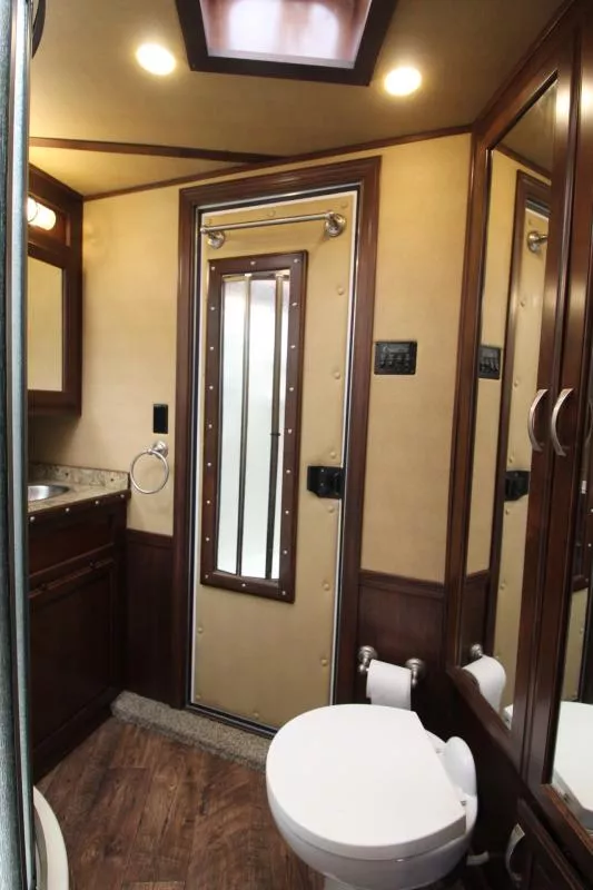 used Horse Trailers Featherlite  for sale, in Woodland, WA Thumbnail 13