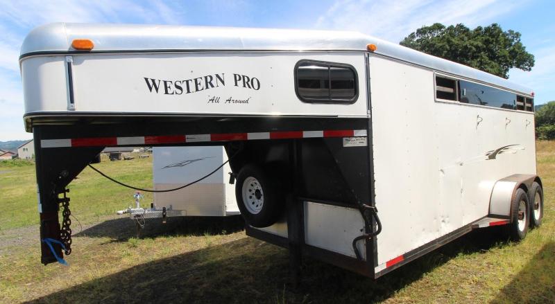 2000 Western WESTERN PRO 3 HORSE TRAILER GN- MIDTACK- SWING OUT SADDLE RACK 2000 Western WESTERN PRO 3 HORSE TRAILER GN- MIDTACK- SWING OUT SADDLE RACK
