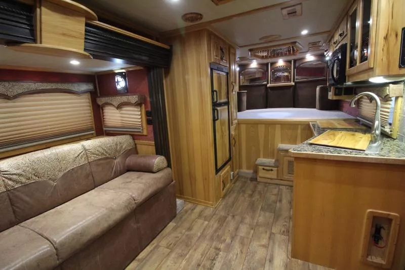 used Horse Trailers Sundowner Trailers  for sale, in Woodland, WA Thumbnail 6