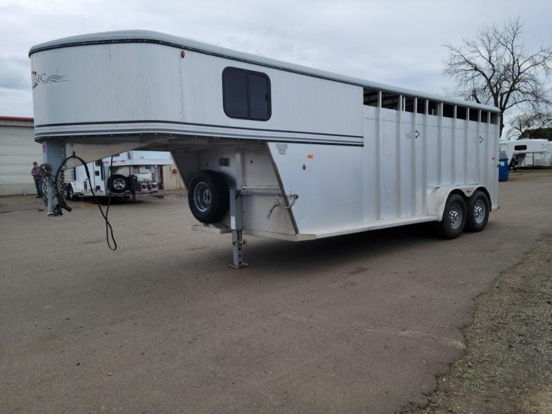 2007 Classic 3 Horse - *** Reduced by $1000 from originally price*** -Padded Dividers - Rubber Mats in Horse Compartment 2007 Classic 3 Horse - *** Reduced by $1000 from originally price*** -Padded Dividers - Rubber Mats in Horse Compartment