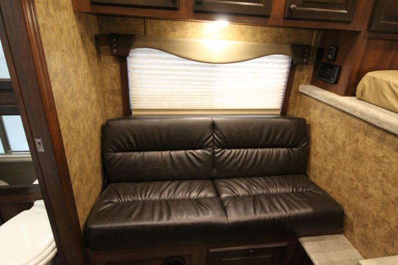 2022 Exiss Trailers Escape 7206 LQ 2Horse w/Line & Insulate Ceiling