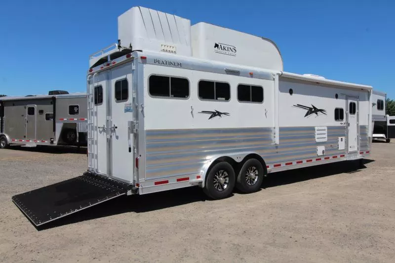 used Horse Trailers Platinum Coach  for sale, in Woodland, WA Thumbnail 2