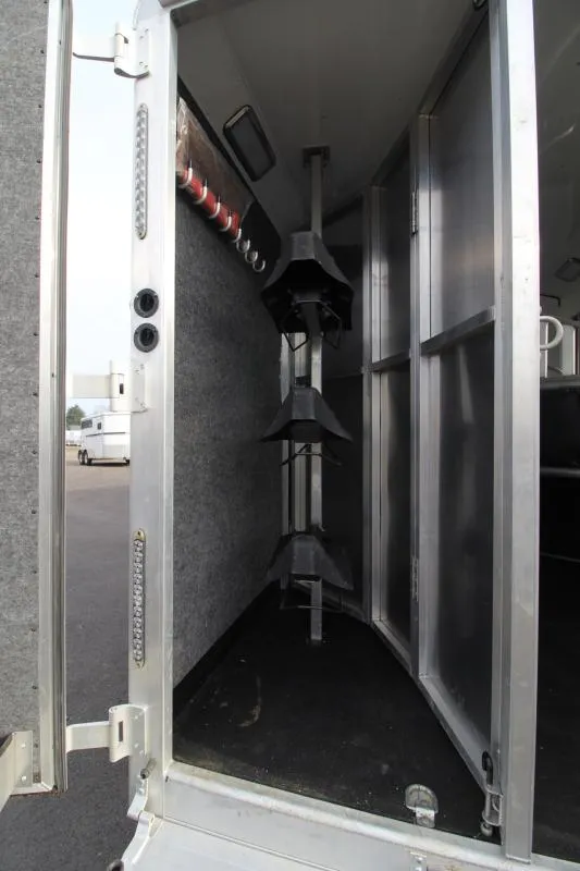 used Horse Trailers Merhow Trailers  for sale, in Woodland, WA Thumbnail 20