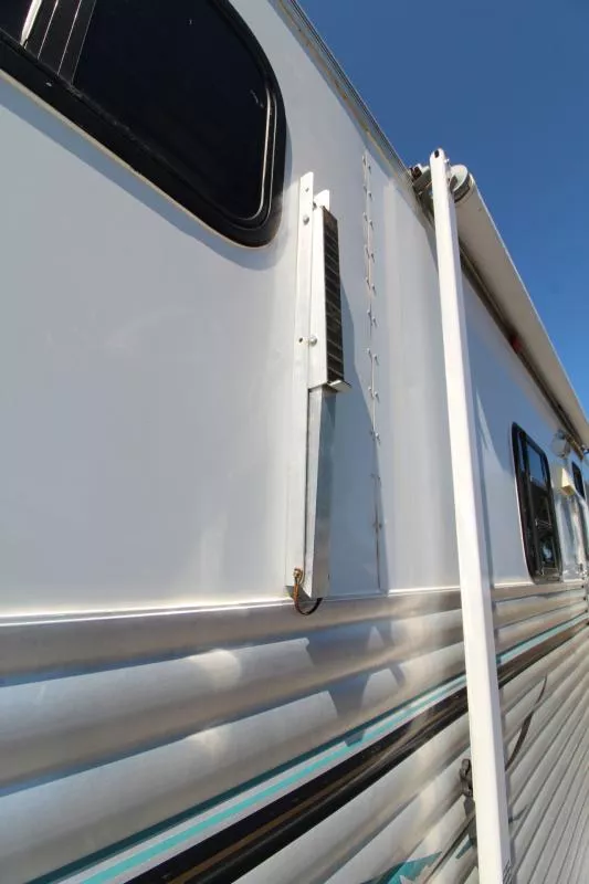 used Horse Trailers SilverLite Trailers  for sale, in Woodland, WA Thumbnail 25