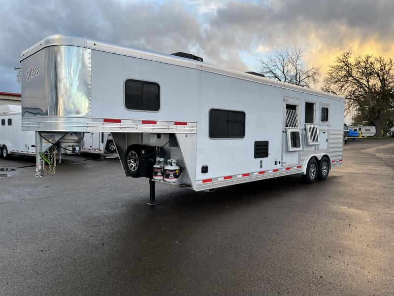 2022 Exiss Trailers 8310 3 Horse Living Quarter Jackknife Sofa