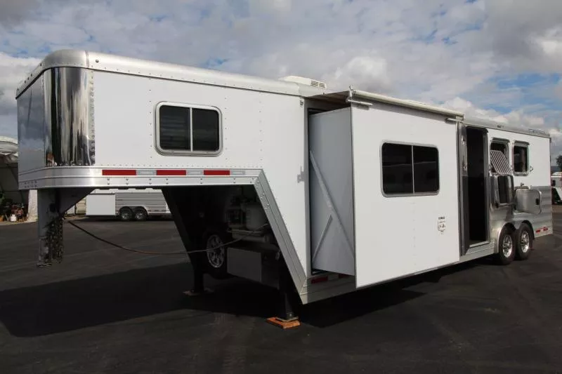 2016 Featherlite 9821 - 8311 Legend - 11' sw 8'w Living Quarters w/ Slide out - Beautiful Interior - 3 Horse Trailer w/ Ramp