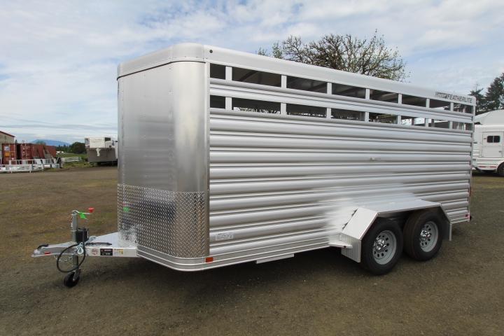 2021 Featherlite 8107 Livestock Trailer 2021 Featherlite 8107 Livestock Trailer