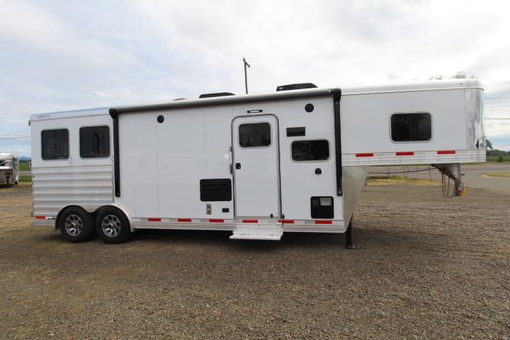 2021 Exiss Trailers Endeavor 8210 Horse Trailer 2021 Exiss Trailers Endeavor 8210 Horse Trailer