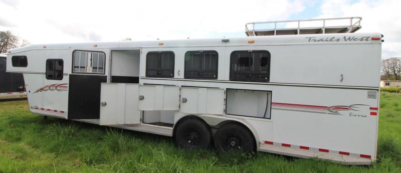 2004 Trails West Manufacturing Sierra 4H Horse Trailer 2004 Trails West Manufacturing Sierra 4H Horse Trailer