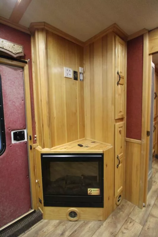 used Horse Trailers Sundowner Trailers  for sale, in Woodland, WA Thumbnail 21