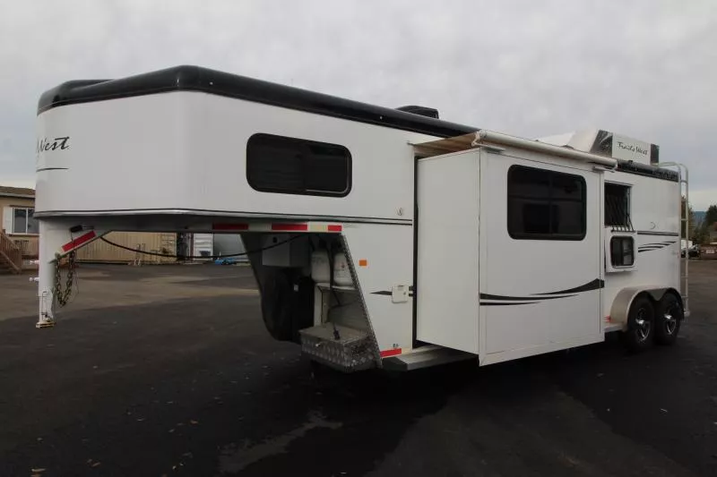 2017 Trails West Sierra 8x13 Living Quarters w/ Slide out - 2 Horse Trailer GREAT CONDITION