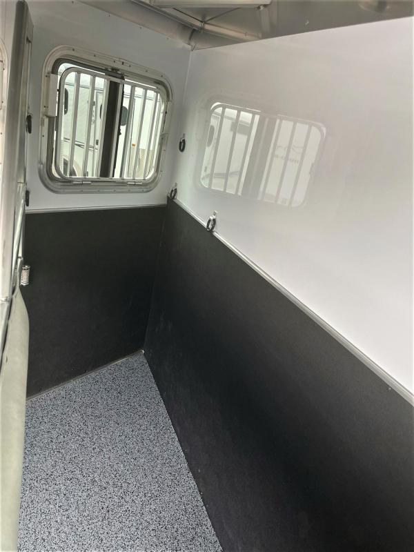 2022 Featherlite 7441 2H Horse Trailer Drop Down Windows & Bars