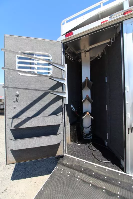 used Horse Trailers Platinum Coach  for sale, in Woodland, WA Thumbnail 24
