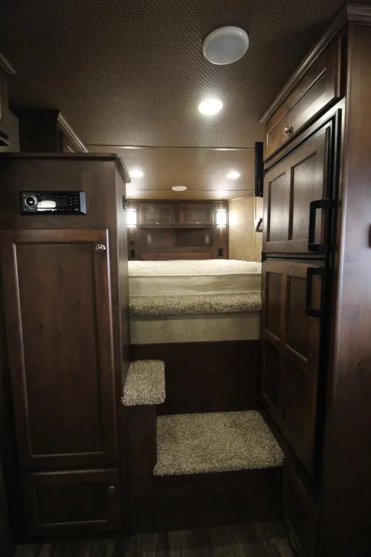 used Horse Trailers Merhow Trailers  for sale, in Woodland, WA Thumbnail 6