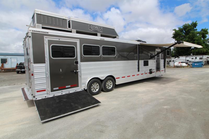 2018 Logan Coach Lightly Used 2018 Logan Razor 3H Side Load 13' SW Horse Trailer 2018 Logan Coach Lightly Used 2018 Logan Razor 3H Side Load 13' SW Horse Trailer