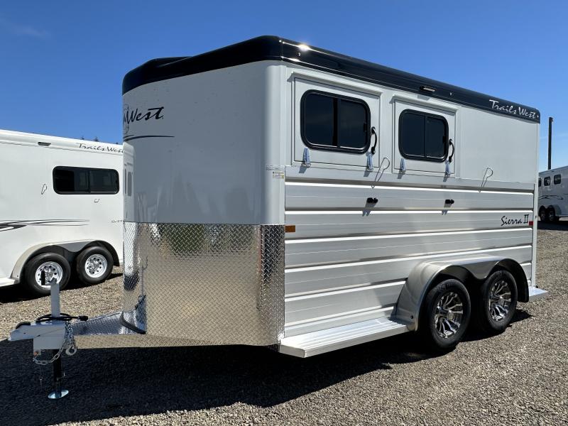 2022 Maverick Lite Deluxe 3H BP Midnight Edition Horse Trailer