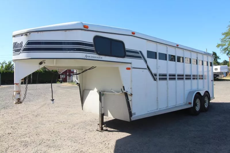 1997 Trails West Santa Fe  4 Horse Trailer - Swing out saddle rack 