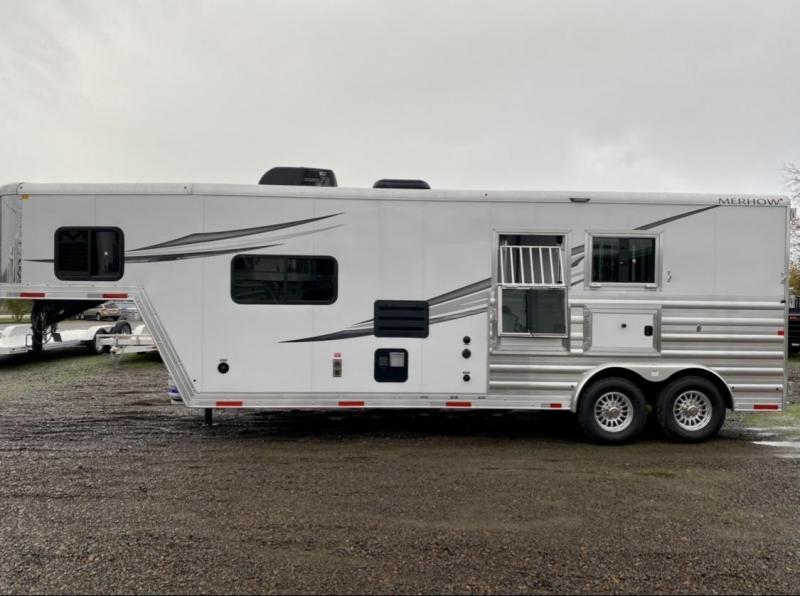 2022 Merhow 8210 Horse Trailer 2022 Merhow 8210 Horse Trailer
