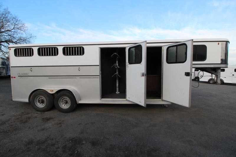 2008 Classic 3 Horse Aluminum Trailer w/ Side Tack and Dressing Room 2008 Classic 3 Horse Aluminum Trailer w/ Side Tack and Dressing Room