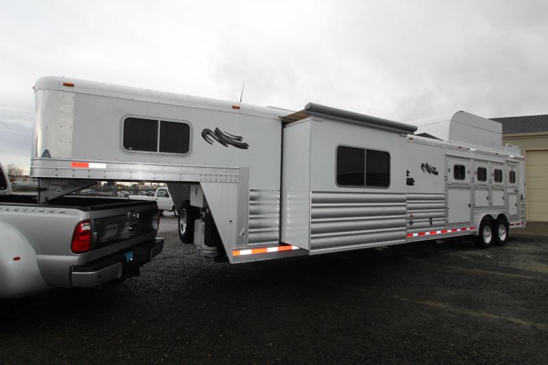 Pre Owned 2018 Platinum 4H 14' SW Outlaw Interior-Reverse Side Load-Hay Pod-Generator Pre Owned 2018 Platinum 4H 14' SW Outlaw Interior-Reverse Side Load-Hay Pod-Generator