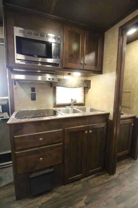 used Horse Trailers Merhow Trailers  for sale, in Woodland, WA Thumbnail 10