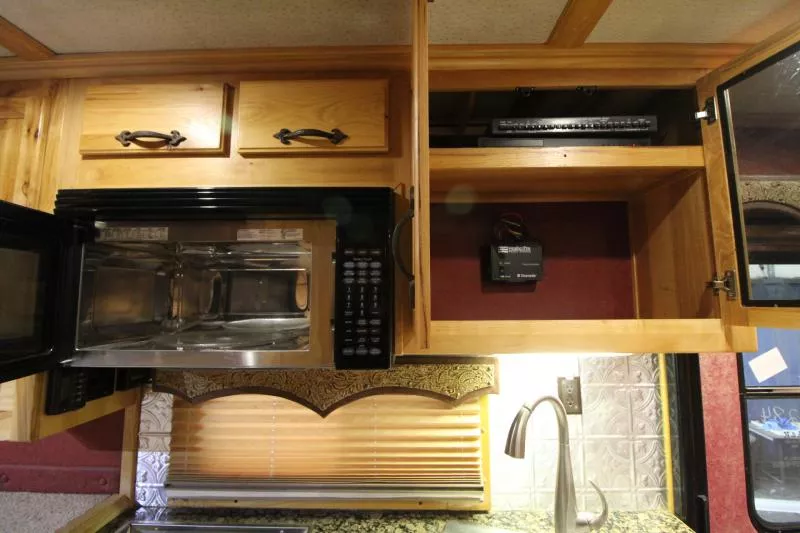 used Horse Trailers Sundowner Trailers  for sale, in Woodland, WA Thumbnail 9