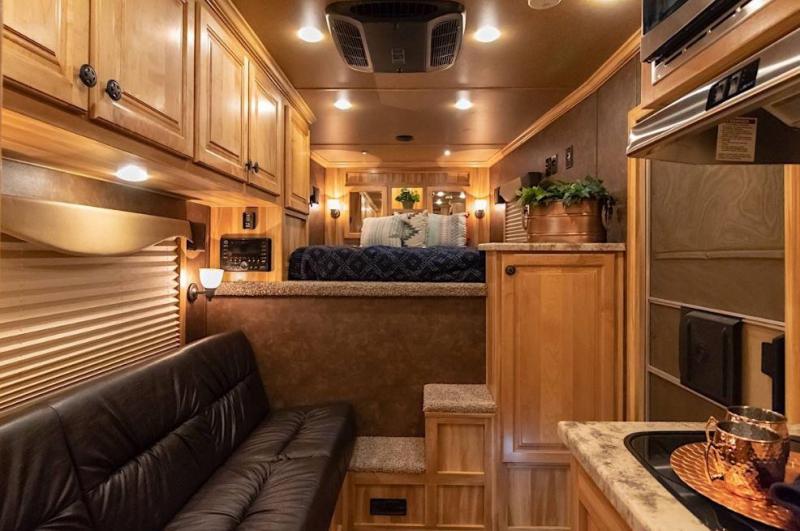 2021 Exiss ESCAPE 7310 3 HORSE TRAILER EASY CARE FLOORING LINED AND