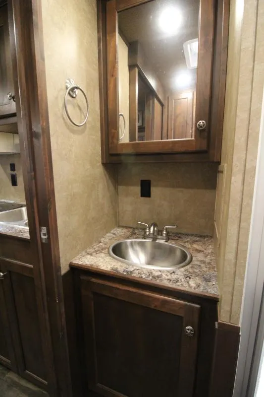 used Horse Trailers Merhow Trailers  for sale, in Woodland, WA Thumbnail 14