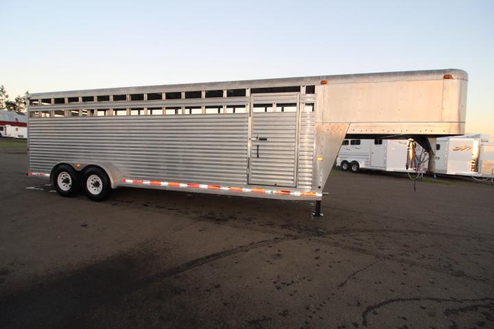 2001 Charmac Trailers 24' Livestock Trailer-Center Gate-Calf Gate-Slider in Rear Gate 2001 Charmac Trailers 24' Livestock Trailer-Center Gate-Calf Gate-Slider in Rear Gate
