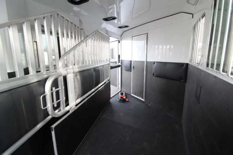 used Horse Trailers Merhow Trailers  for sale, in Woodland, WA Thumbnail 24