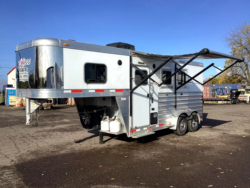 2019 Exiss 7206 Escape LQ 2 Horse Trailer - Ramp - Rear Tack
