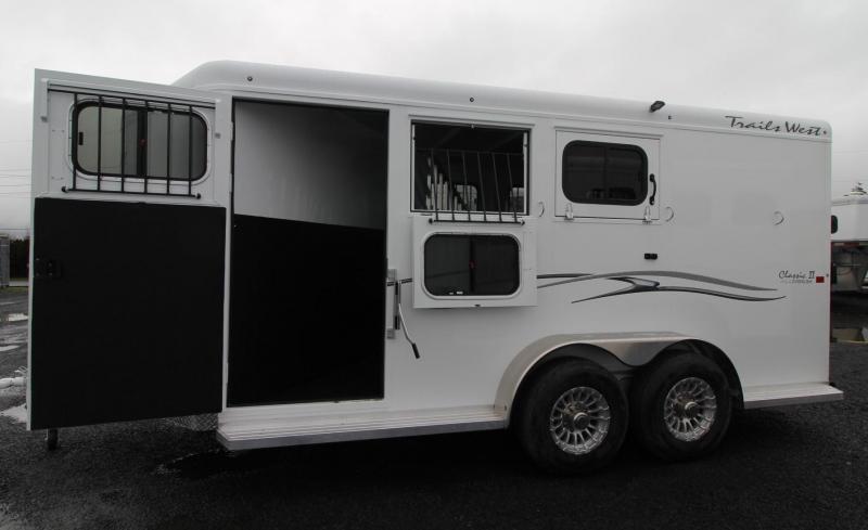 2019 Trails West Classic II 3 Horse Trailer w/ Escape Door PRICE REDUCED - Drop Down Feed Doors - Swing-out Saddle Rack - Aluminum Skin 2019 Trails West Classic II 3 Horse Trailer w/ Escape Door PRICE REDUCED - Drop Down Feed Doors - Swing-out Saddle Rack - Aluminum Skin