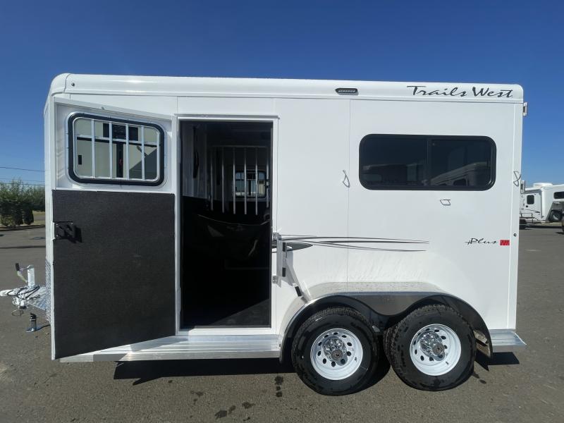 2023 Trails West Royale Plus 2 Horse Straightload Bench Style Water