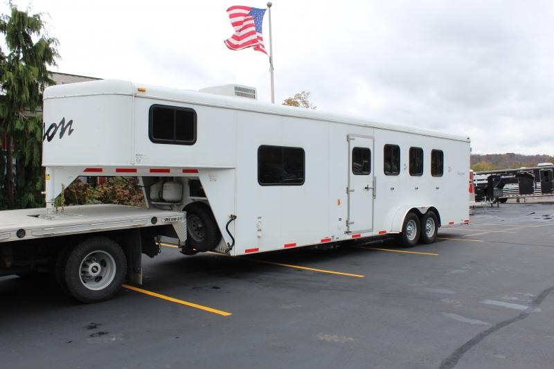 2013 Bison 4 Horse Slant Load LQ Horse Trailer 2013 Bison 4 Horse Slant Load LQ Horse Trailer