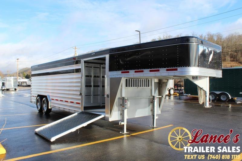2021 Featherlite 24' Presidential Show Cattle Livestock Trailer 2021 Featherlite 24' Presidential Show Cattle Livestock Trailer