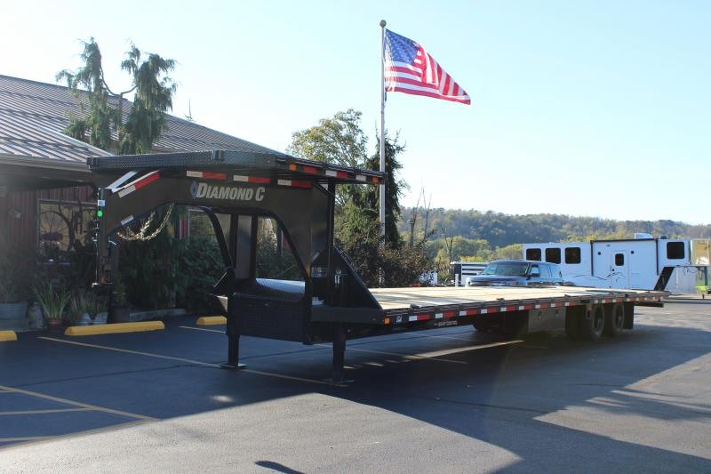 2022 Diamond C 40' (28'+12') Hydraulic Dovetail Equipment Trailer 2022 Diamond C 40' (28'+12') Hydraulic Dovetail Equipment Trailer