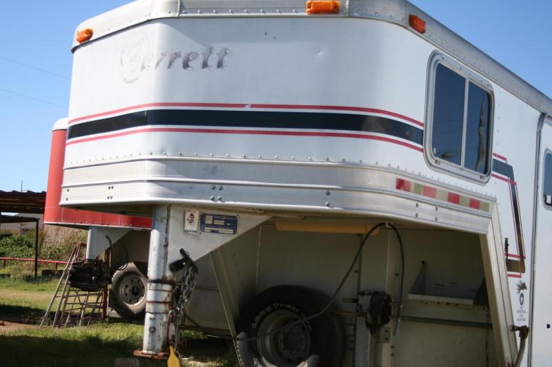 2001 Barrett Trailers 3 horse LQ Horse Trailer 2001 Barrett Trailers 3 horse LQ Horse Trailer
