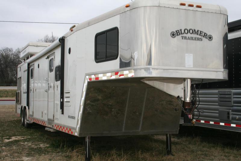2003 Bloomer 3 horse LQ Horse Trailer 2003 Bloomer 3 horse LQ Horse Trailer