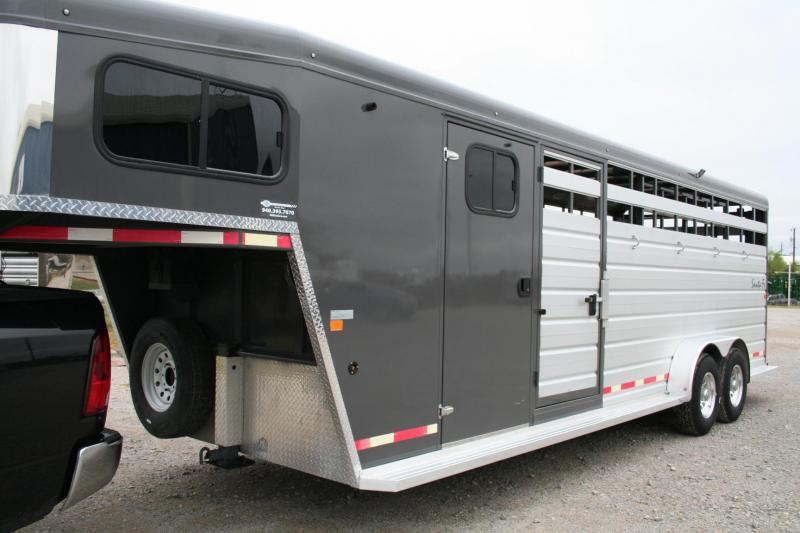 2018 Trails West Santa Fe Horse Trailer 2018 Trails West Santa Fe Horse Trailer