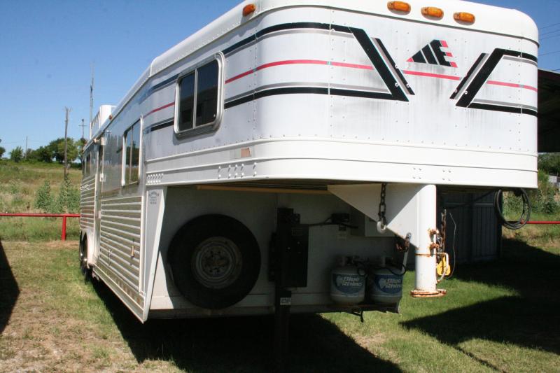 1999 Elite Trailers two horse LQ Horse Trailer 1999 Elite Trailers two horse LQ Horse Trailer UkXFRY