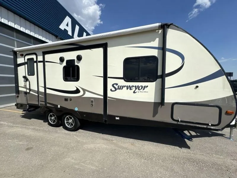 2016 Forest River surveyor 226rbds