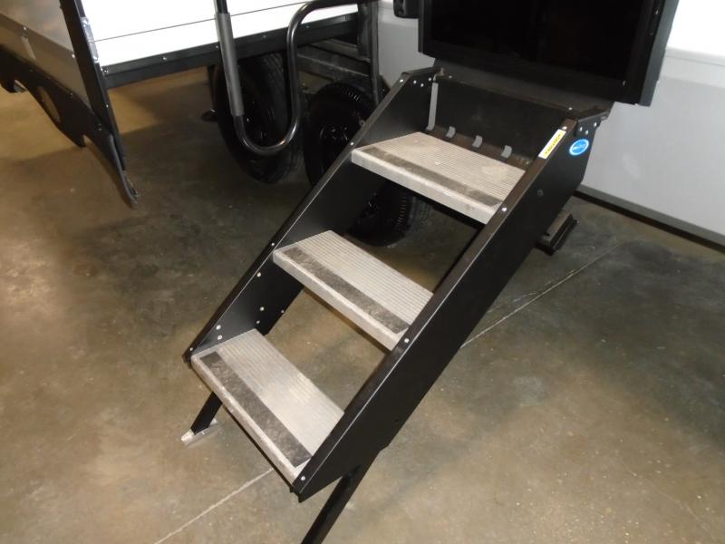 new Fifth Wheel Trailers Forest River Cherokee Arctic Wolf for sale, in Marlette, MI Thumbnail 3