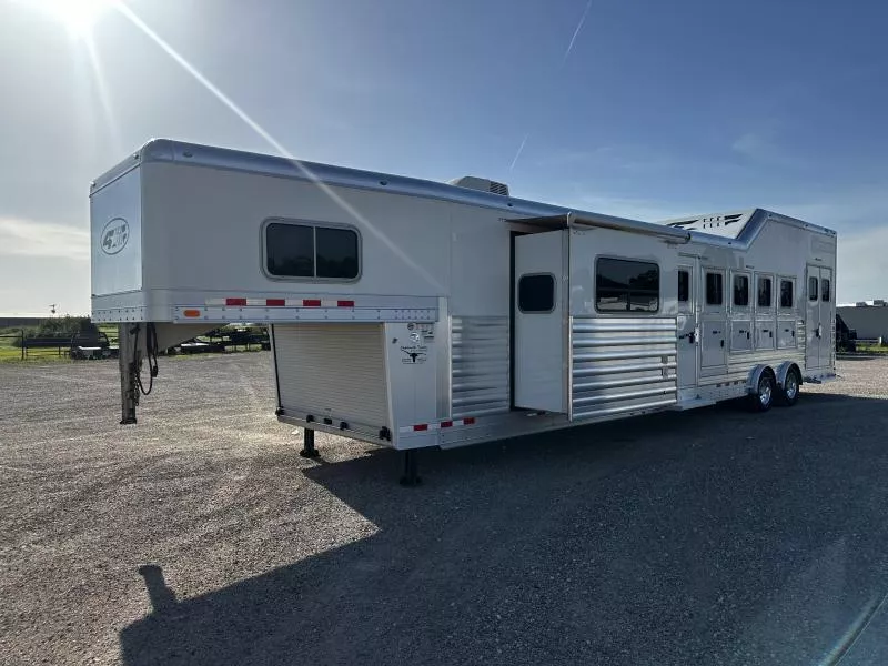 2023 4-Star Trailers 5H 13'6 SW Slide Out Side Load Integrated Pod Horse Trailer