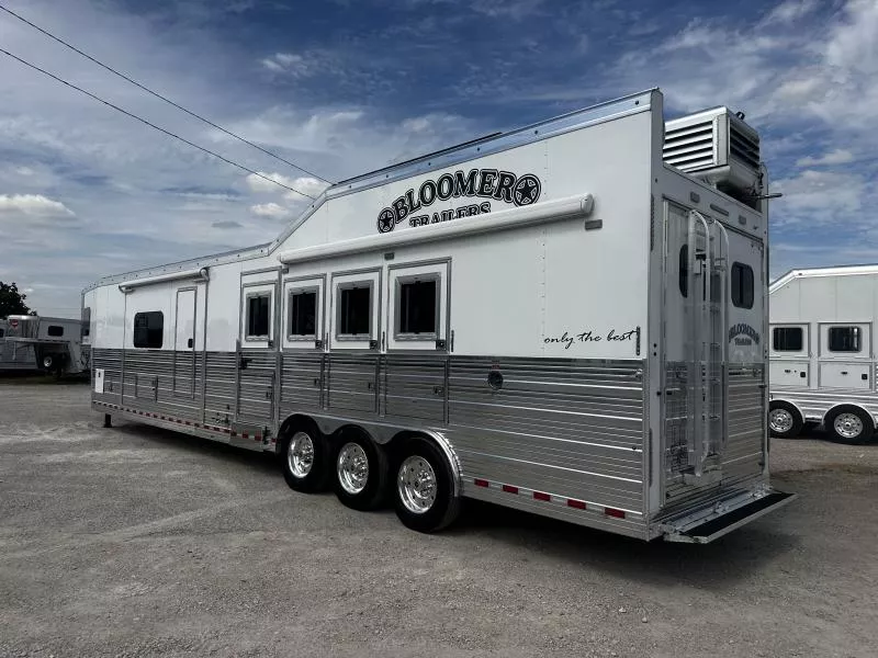 used Horse Trailers Bloomer  for sale, in Stephenville, TX Thumbnail 2