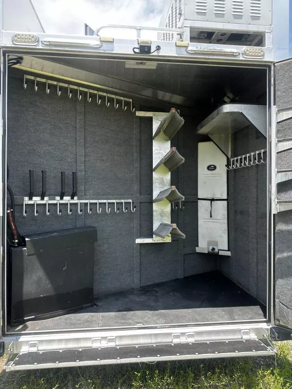used Horse Trailers Platinum Coach  for sale, in Stephenville, TX Thumbnail 5