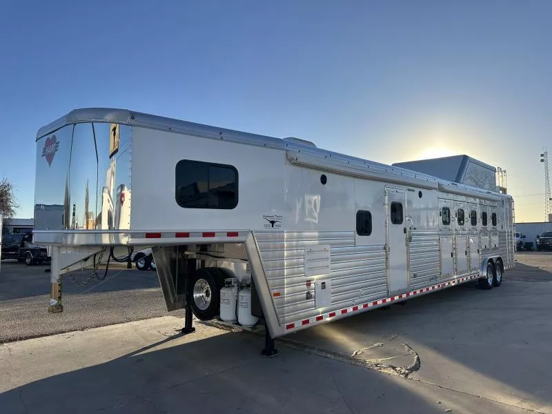 2024 Hart Trailers 5H 15' SW Bunk Bed Side Load Horse Trailer