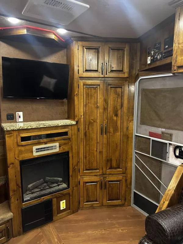 used Horse Trailers Platinum Coach  for sale, in Stephenville, TX Thumbnail 17