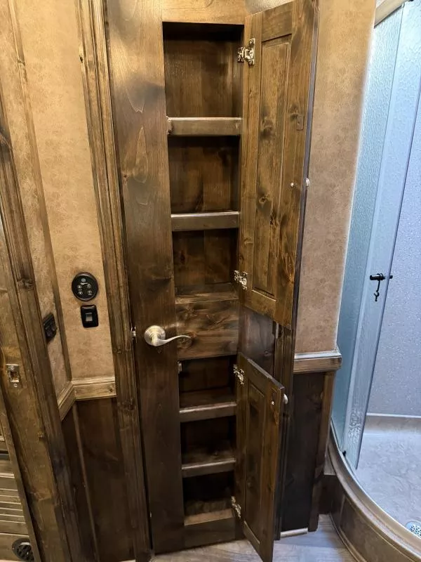 used Horse Trailers Platinum Coach  for sale, in Stephenville, TX Thumbnail 30