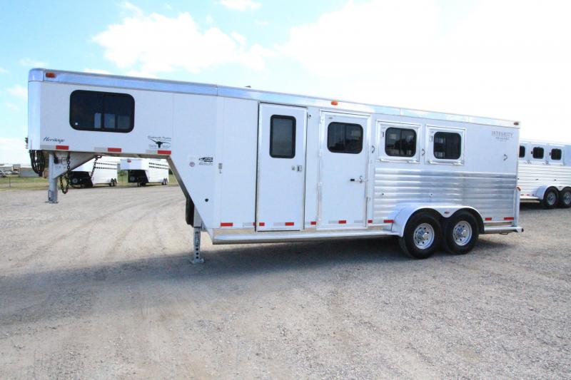 2004 Integrity 3 Horse GN 2004 Integrity 3 Horse GN